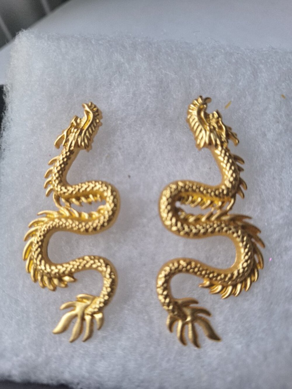 Wonderful  earrings  dragon  gold tone